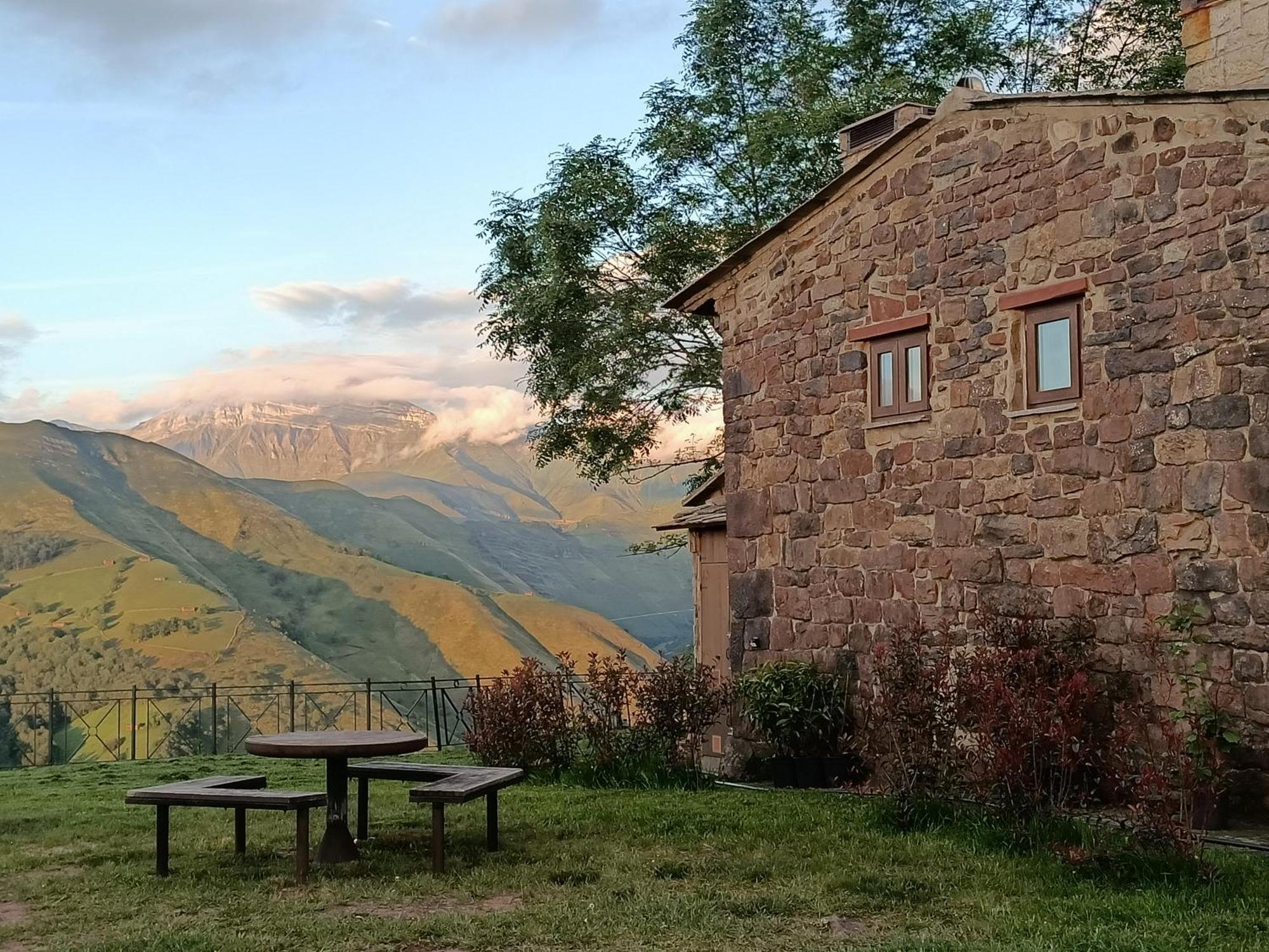 La Cabana Mirador De Los Valles Pasiegos Vega de Pas Εξωτερικό φωτογραφία